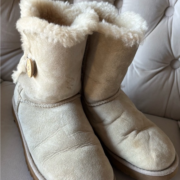 UGG Bailey Button Boots COZY! 🐻❄️ ❄️💗 - Picture 4 of 6